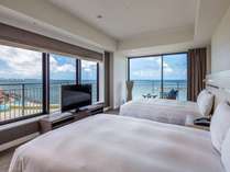 【客室】一番人気は、美しい沖縄の海を見渡すことができるバルコニー付き★