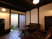 京都「祇園」「八坂神社」徒歩10分。モダンな大正スタイルの町家。最大4名。自炊に最適なキッチン。