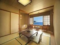 太平洋を一望できる部屋は、落ち着いた雰囲気の和室になります。