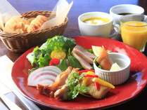 洋食スタイル朝食イメージ：一日の始まりを、海の見えるレストランでゆったりとお過ごしください。