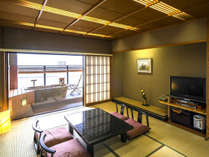 【露天風呂付客室】最上階から長良川を見下ろすお部屋。
