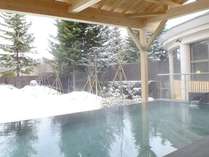 冬は雪見温泉を楽しめます。