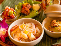 ・【夕食一例】アジア好きのオーナーが腕をふるう創作アジアン料理をどうぞ