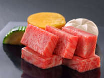 【米沢牛・山形牛ステーキ】霜降りが多く柔らかさはもとより食べ応えのある良質の脂身が絶品。
