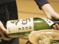 【夕食ドリンク】種類豊富な日本酒は、「盛りこぼし」でご提供します♪料理に合わせてお楽しみください。