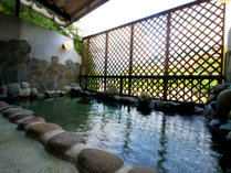 #女性露天風呂　間近に鬼怒川の流れ、せせらぎを聞きながらゆっくりお入りいただけます。