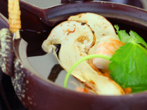 【夕食一例＊単品】香りと風味を余すことなく堪能できる松茸の土瓶蒸しは秋のごちそうです。