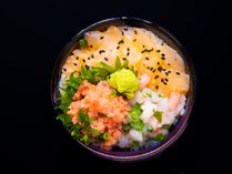 【三色海鮮丼】〆のご飯にも料理長のこだわりが嬉しい♪ぷりぷりの甘エビ・鯛の漬け・鮪のたたき