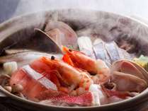 朝獲れた魚介たちを楽しむ『今日の海鮮すき鍋』。お肉は重たいという方も、お魚を存分に召し上がれ☆