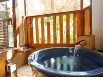城崎の離れ座敷まで来たらさらにプライベート性アップの露天風呂付客室へ。