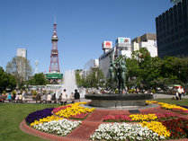ホテルと地下直結の大通公園・札幌テレビ塔、観光にピッタリの快適な立地です