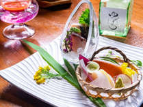 【夕食刺身】何といっても魚介類は新鮮そのもの。真鶴であがった季節の魚をお楽しみください。