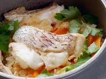 ●“おごげ付鯛釜飯”・・鯛の濃厚な味をそのまま釜飯に。香ばしいおこげも
