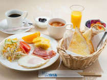 ・＜朝食＞栄養バランスの取れた家庭的な手作り朝食をご用意しております