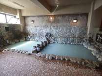 【２階内湯】「五つの滝と岩の風呂」硫黄泉のお風呂！左と右で温度が異なります♪