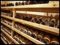 ３００種あまりのワインがグラスに注がれる日を待っています。