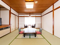和室10畳のお部屋です。