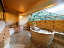 湯坂山を望むことができる湯本温泉の露天風呂