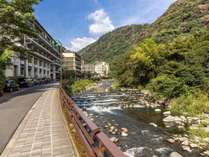 箱根湯本から近く須雲川沿いの景観に優れた宿です 写真