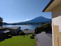 本館和室(富士山の眺望の一部(裾野)が建物の陰になります)からの眺望（一例）