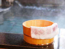 *大浴場／高烏谷山の地下水に「麦飯石」を使い、よく温まる人工的な温泉水となっております。
