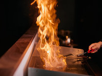 【夕食】メインは目の前で焼き上げる鉄板焼き　※一例