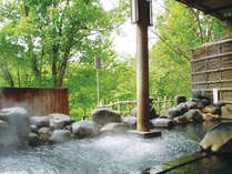 【露天風呂】渓谷に面した露天風呂から、渓谷の四季をお楽しみ頂けます。
