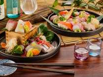 日本海の“旬”のお造りや、板前が握るお寿司。