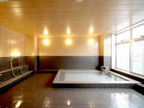 【大浴場】大浴場は男女各1つずつ/昼の清掃時間以外いつでもご利用可能です。