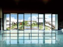空庭温泉大阪BAY　TOWER約1,000坪にも及ぶ広大な日本庭園が一望きる名物のインフィニティ風呂♪