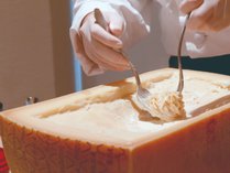 【ホテル内レストラン/ポルトフィーノ夕食】濃厚なチーズをたっぷりからめた香り豊かなパスタ。