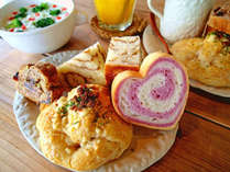 【ご朝食】風来荘の朝ごはん。オーナーが毎日焼き上げる、自家製天然酵母パン&スープは好評です♪