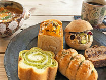 【朝食一例】朝は風来荘手作りの自家製パンをご賞味ください