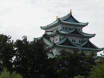 【近隣私設】　　　　　　天守に取り付けられた金の鯱は、城だけでなく名古屋の象徴にもなっている