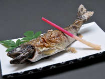 *清流で育った山女魚の塩焼き。素材の味をお楽しみください！（料理一例）