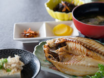 *【朝食一例】壱岐で獲れた魚の干物をメインにした健康的な朝食で一日の元気を補給してください！