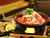 【料理単品】陶板焼きのお肉は自家製タレに絡めて♪*