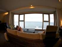 【特別室301号室】ソファーに座り1日中海を眺める贅沢