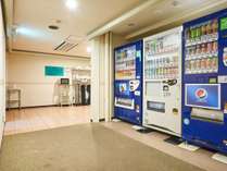 自動販売機｜アルコール自動販売機は2階でございます。