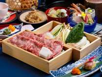 「和牛すき焼き」は箱根西麓野菜と二色うどんで。甘さは泡の「エスプーマ」で調節♪