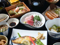 ★*お夕食一例/地元薩摩の幸を丹念に吟味した郷土料理。板前の技と真心込めたおもてなし料理をご賞味下さい