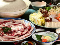 【ぼたん鍋】丹波の本格猪肉を使った冬季限定のぼたん鍋をご賞味ください。