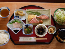 【朝食】‘’まごわやさしい朝食‘’島根の食材を使った全て女将さん手作りの朝食です/一例