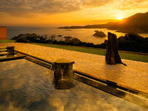 【大浴場】温泉に入りながら朝日が上る絶景を楽しめます