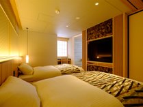 ●【－Suite　Room－瑞木（みずき）】ベッドルームにも大画面テレビを設置。ベッドで寛ぎながらご覧頂けます