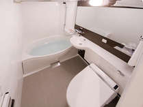 オーバルデザインを採用し、半身浴にも全身浴にも最適です。トイレはウォシュレット付きなので快適。