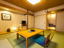 落ち着きのスタンダード純和室。部屋の木目に特殊な加工を施し、自然な明るさで清潔感を感じさせます