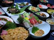 積丹海鮮フルコース積丹産の魚介と６月より８月末日まで生ウニ丼をご賞味ください。