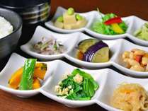 【朝食】京都の家庭料理「おばんざい」を中心とした朝ごはん