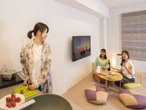 【レジデンシャルファミリールーム／和洋室】IHヒーターを設置のミニキッチン付き客室 写真